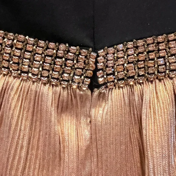 ⭐️🎉Host Pick🎉⭐️Mac Douglas Ieena Mixed-Media Tiered A-Line Gown Size 8 NWOT - Picture 7 of 8